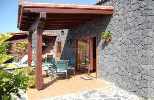 Los Quemados Cottage | Charming Casa Cabrera with stunning sea views and spacious terrace