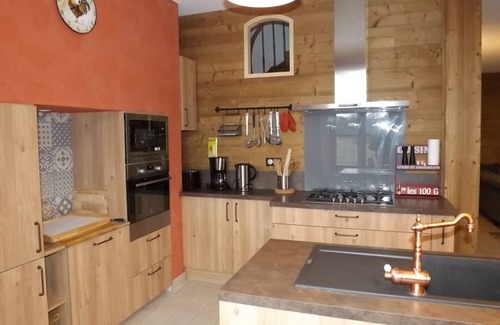 Chalinargues Cottage | Charming Mountain House, Near Ski Resort, Fully Equipped, Pet Friendly, Enclosed Garden