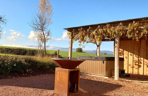Saint-Forgeux-Lespinasse Cottage | Charming 5-Bedroom House with Pool, Spa, Sauna & Fishing Pond in Tranquil Pastures