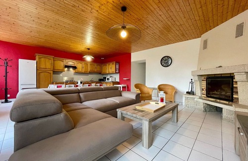 Saint-Julien-Molhesabate Cottage | Charming Nature Retreat: 3-BR Home, Garden, Nearby Hiking & Cycling Trails