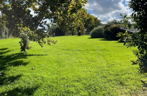 Saint-Martin-aux-Buneaux Cottage | Charming and spacious restored farmhouse, 15 min walk from the beach!