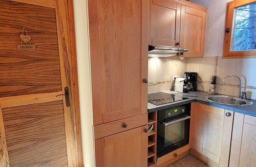 Saint-Michel-de-Chaillol Ski Chalet | Charming South-Facing Chalet for 6 with Terrace, TV, and Pet-Friendly in Saint-Michel-de-Chaillol