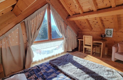 Saint-Michel-de-Chaillol Ski Chalet | Charming South-Facing Chalet for 6 with Terrace, TV, and Pet-Friendly in Saint-Michel-de-Chaillol
