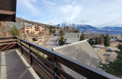 Saint-Michel-de-Chaillol Ski Chalet | Charming Chalet for 5-7 with South-Facing Balcony - Close to Ski, Hiking, Shops