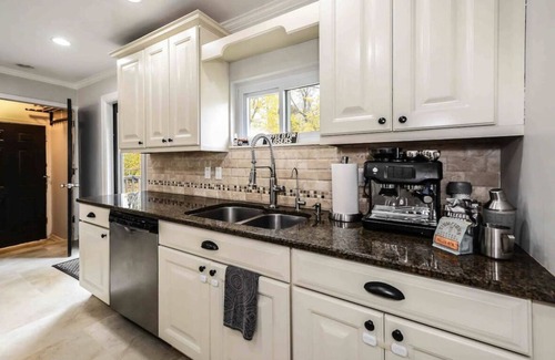 Milford House | Charming 4 Bedroom Close to Downtown