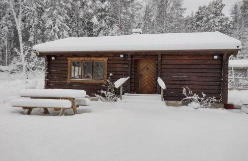 Upplands Vasby Municipality House | Charmig stuga mitt i naturen!