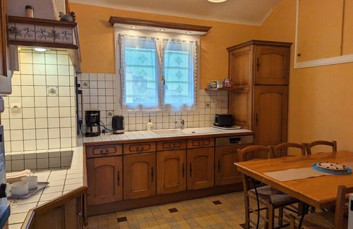Cesarville-Dossainville Cottage | Charming Farmhouse Retreat: 4 Bedrooms, Near Paris & Loire Castles, Bikes, Private Terrace
