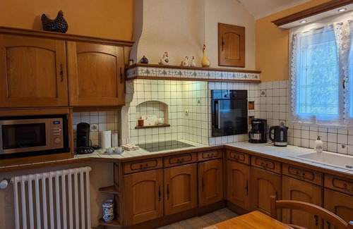 Cesarville-Dossainville Cottage | Charming Farmhouse Retreat: 4 Bedrooms, Near Paris & Loire Castles, Bikes, Private Terrace