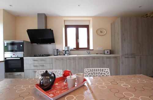 Champcervon Cottage | Charming Cottage with Garden, WiFi, and Baby Gear in Tranquil Countryside near Mont Saint-Michel