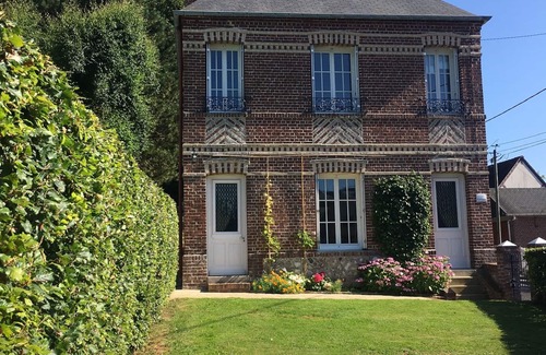 Saint-Martin-aux-Buneaux House | Charming little house 300m from Petites Dalles beach.