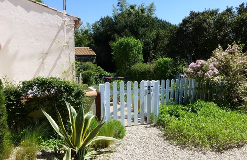 La Boissiere-des-Landes Cottage | Charming Traditional Vendeen Cottage sleeping 4 in the peaceful countryside