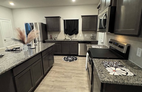 Houston House | Charming 1-1.5 bedroom house with AC, WiFi in delightful Houston