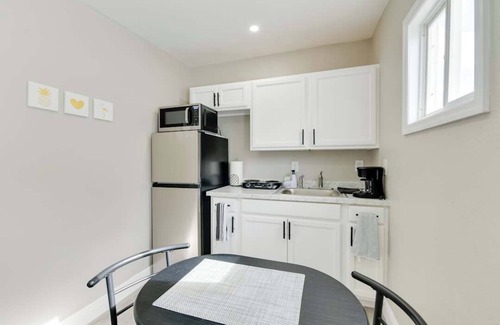 Bearss Plaza Apartment | Charming 1/1 Apartment at 10 minutes from Tampa Airport with WiFi, AC.