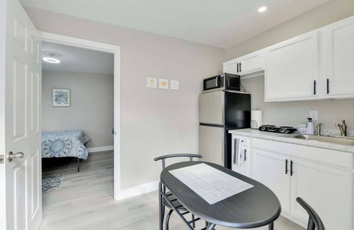 Bearss Plaza Apartment | Charming 1/1 Apartment at 10 minutes from Tampa Airport with WiFi, AC.