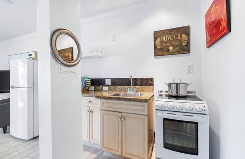 Bunker Oaks Condo | Charming 1/1 Golf Course Front condo Bunker Oaks