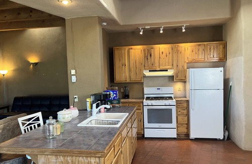 Canoncito House | Charming 1.5 Bedrooms, 1600 sq. Ft Guest House Views/Yard W/D High Ceilings