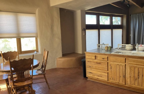 Canoncito House | Charming 1.5 Bedrooms, 1600 sq. Ft Guest House Views/Yard W/D High Ceilings