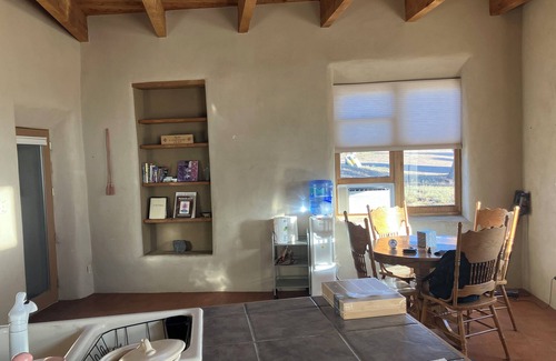 Canoncito House | Charming 1.5 Bedrooms, 1600 sq. Ft Guest House Views/Yard W/D High Ceilings
