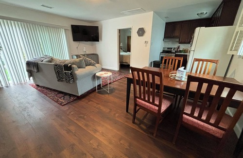 Los Cerritos House | Charming 1-Bd house with WiFi and AC in Bixby Knolls/Virginia Country Club