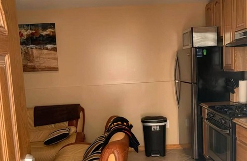 Midland Beach Apartment | Charming 1 Bdr Apt. First floor, private, safe, in serene SI, near all!