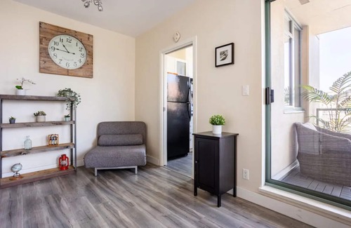 Downtown Vancouver Apartment | Charming 1-BDR Apartment in Prime Downtown Location – Walk Everywhere!