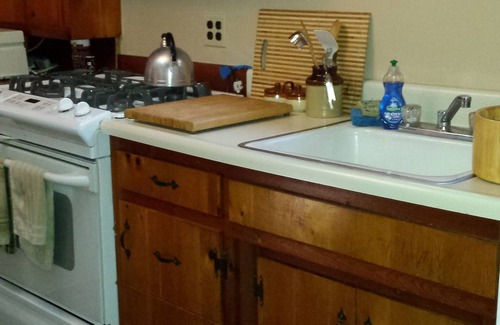 Monroe Cottage | Charming 1 BDRM 18th Century post & beam cottage for monthly/extended stay