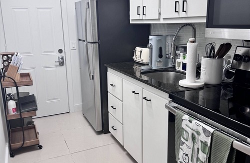 North Bay Village Apartment | Charming 1-bedroom apartment in North Bay Village with WiFi, AC