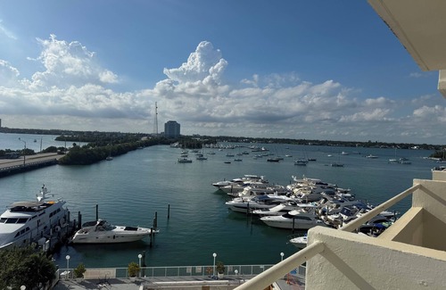 North Bay Village Apartment | Charming 1-bedroom apartment in North Bay Village with WiFi, AC