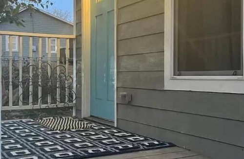 Covington House | Charming 1 bed 1 bath house short walk to square