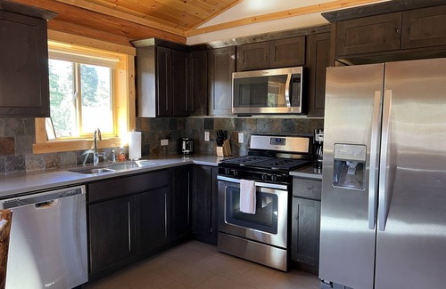 Bonners Ferry Cabin | Charming 1-Bed, 1-Bath Log Cabin w/Full Kitchen at North Haven Campground