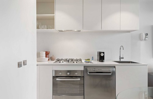 Collingwood Apartment | Charming 1-Bed Apartment with a Balcony