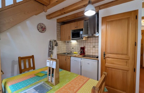 Liezey Cottage | Charming 1-Bed Farmhouse Retreat with Forest Views & Outdoor Activities Nearby