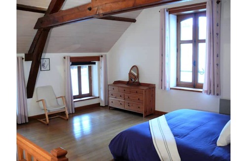 Montreuil-Bellay Apartment | Charming 1 bedroom cottage on Montreuil Bellay property