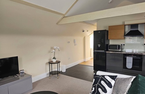 Caerleon Apartment | Charming 1-bed Loft in Caerleon