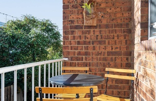 Kingsville Apartment | Charming 1-Bed Unit with Striking Decor
