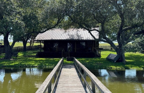 Minden Cabin | Charming 1-bedroom cabin over looking a pond & located on a cattle ranch
