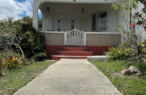 Saint John Parish House | Charming 1-bedroom house with WiFi and AC in welcoming Saint John's