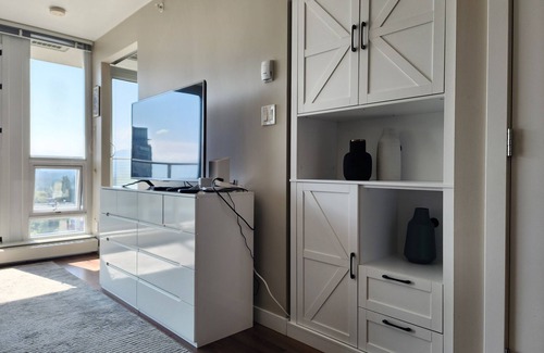 Central Lonsdale Condo | Charming 1-bedroom condo in brilliant North Vancouver with fitness room, WiFi