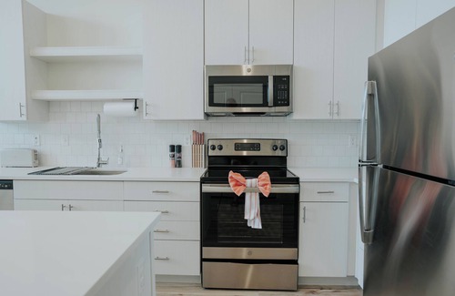 People's Freeway Apartment | Charming 1-bedroom apartment in fabulous South Salt Lake with AC, fitness room
