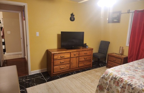 West Haverstraw House | Charming 1-bedroom house in amazing West Haverstraw with AC, WiFi