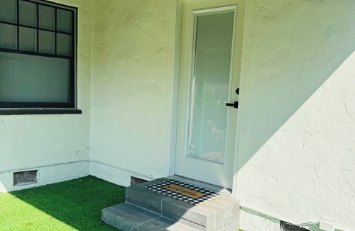 Beverly Hills House | Charming 1-bedroom house with AC, WiFi in amazing Beverly Hills