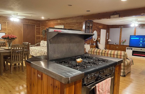 Cherry Valley Cottage | Charming 1-bedroom cottage in Cherry Valley - within walking distance to parks.