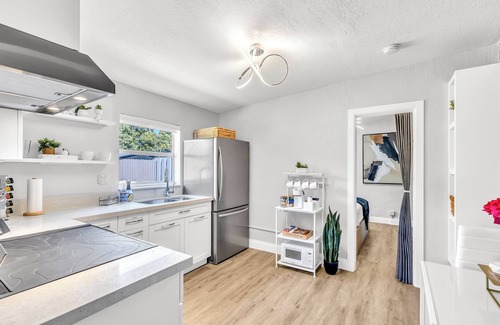 Pompano Beach House | Charming 1-bedroom house with WiFi and AC in less than 4 miles from the beach!