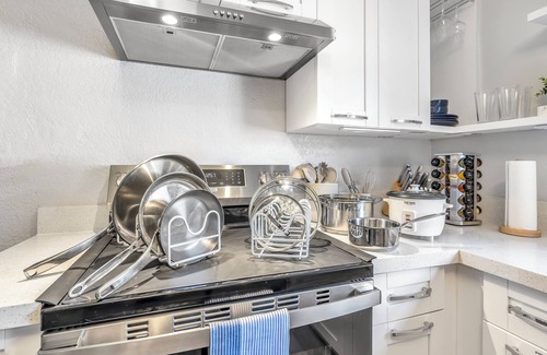 Pompano Beach House | Charming 1-bedroom house with WiFi and AC in less than 4 miles from the beach!