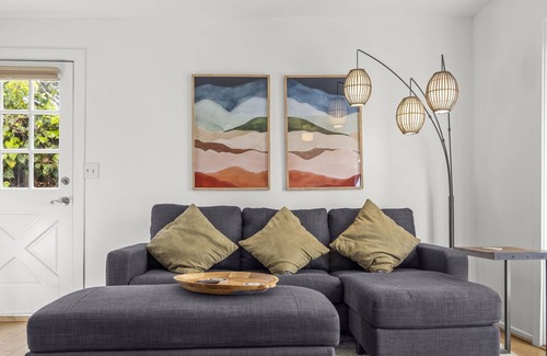 Bel Air House | Charming 1-bedroom Casita with beautiful patio