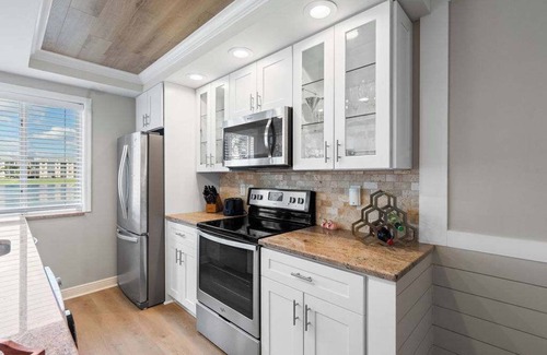 Jupiter Apartment | Charming 1-Bedroom, 1.5-Bathroom Apartment in Desirable Jupiter Bay – Steps from
