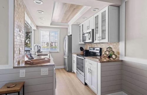 Jupiter Apartment | Charming 1-Bedroom, 1.5-Bathroom Apartment in Desirable Jupiter Bay – Steps from