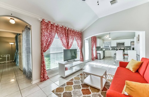 Barker House | Charming 1 Bedroom 1 Bathroom Home with Full Kitchen