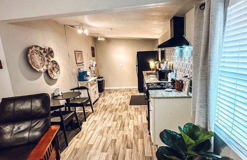 Springtown House | Charming 1 bedroom 1 bath apartment with AC and WiFi