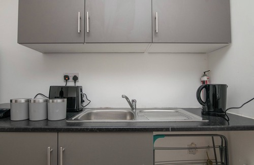 Shirley Apartment | Charming 1-bedroom apartment in Hall Green with WiFi access